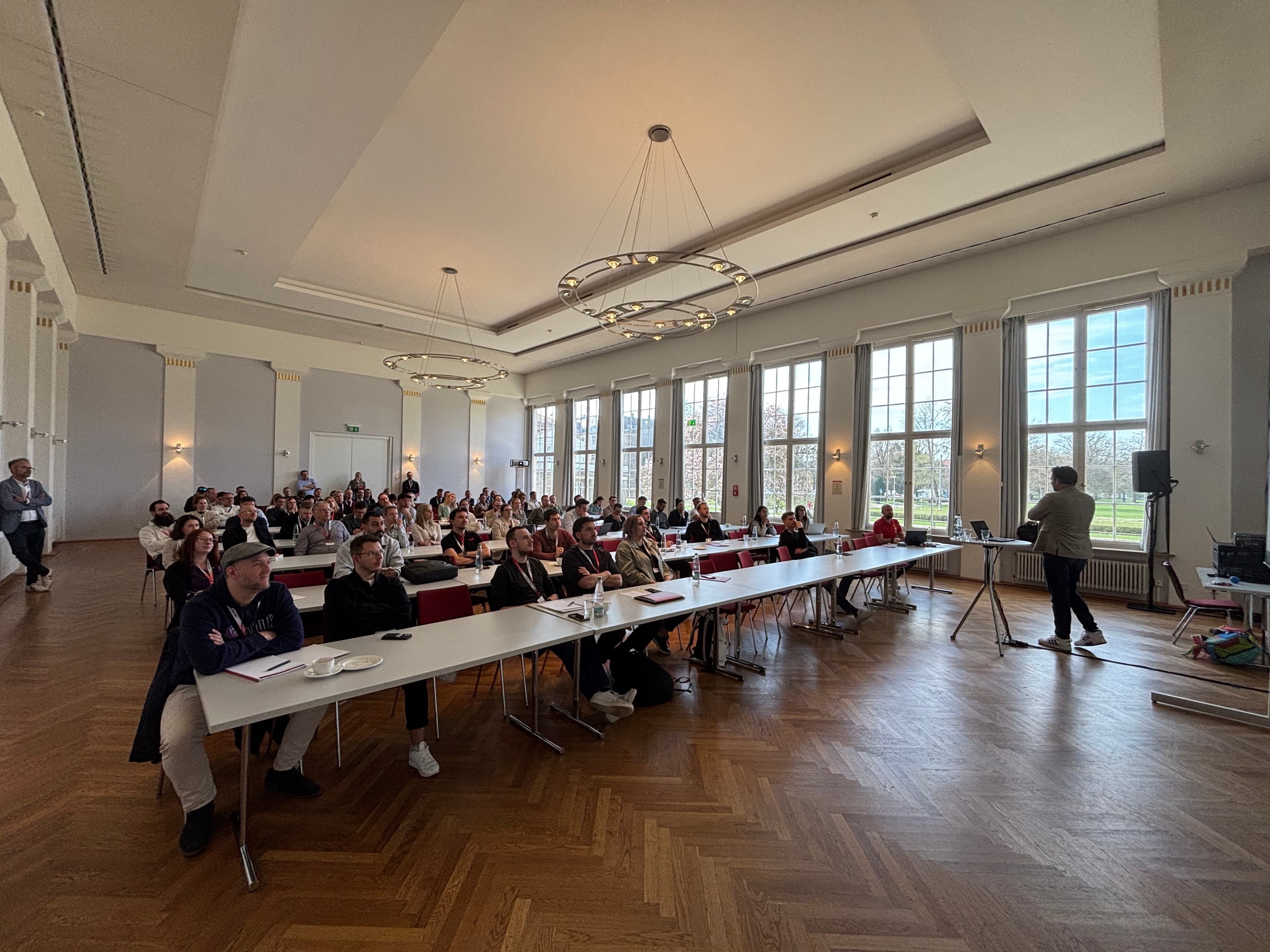 Amazon Sales Kongress — Bühnenansicht mit Speakern